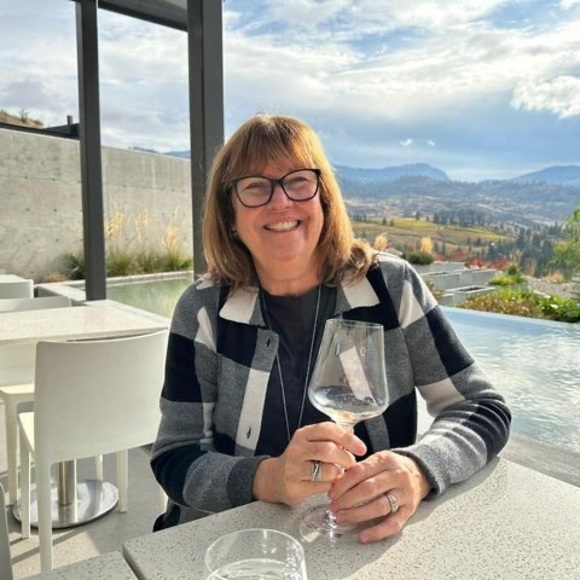 Meet your Posher, Cathy - Picture 1 of 1